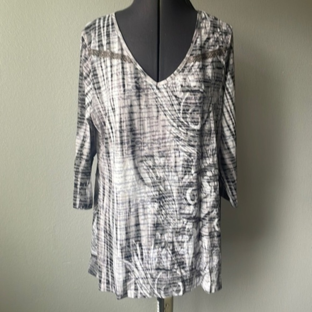 One world top extra large beautiful detailed Gray and white